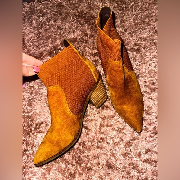 Cole Haan Womens Stylish Maggie suede Tan Ankle Boots 9B fall Spring like new - Picture 1 of 11
